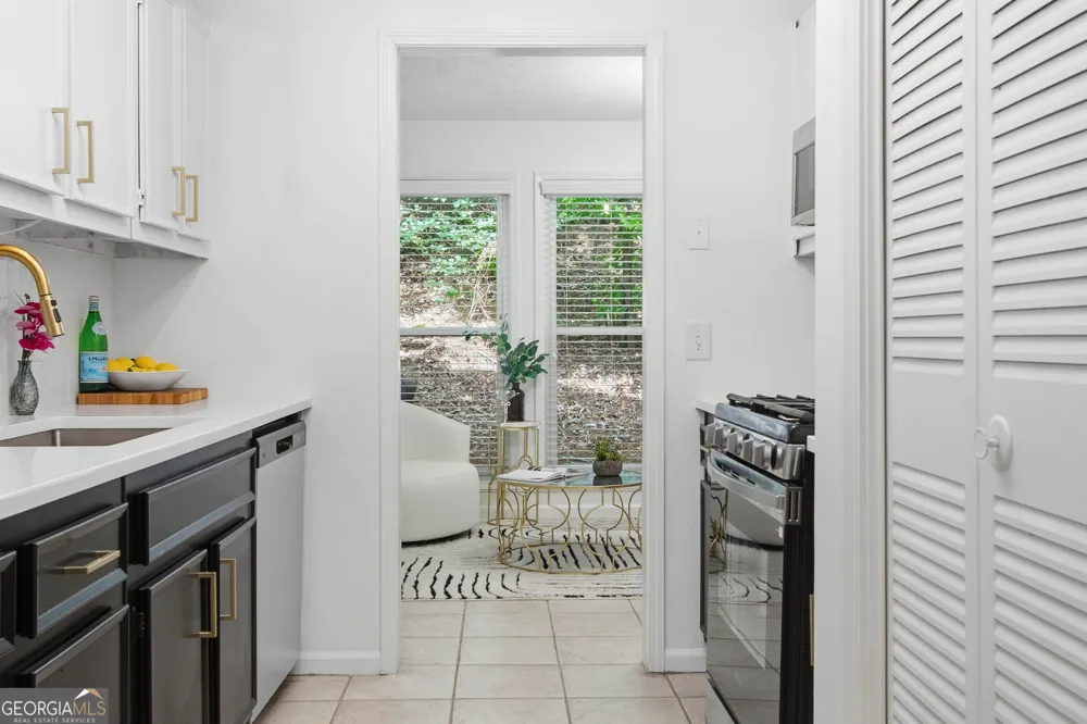 4013 Lake Pointe CIR Roswell, GA 30075