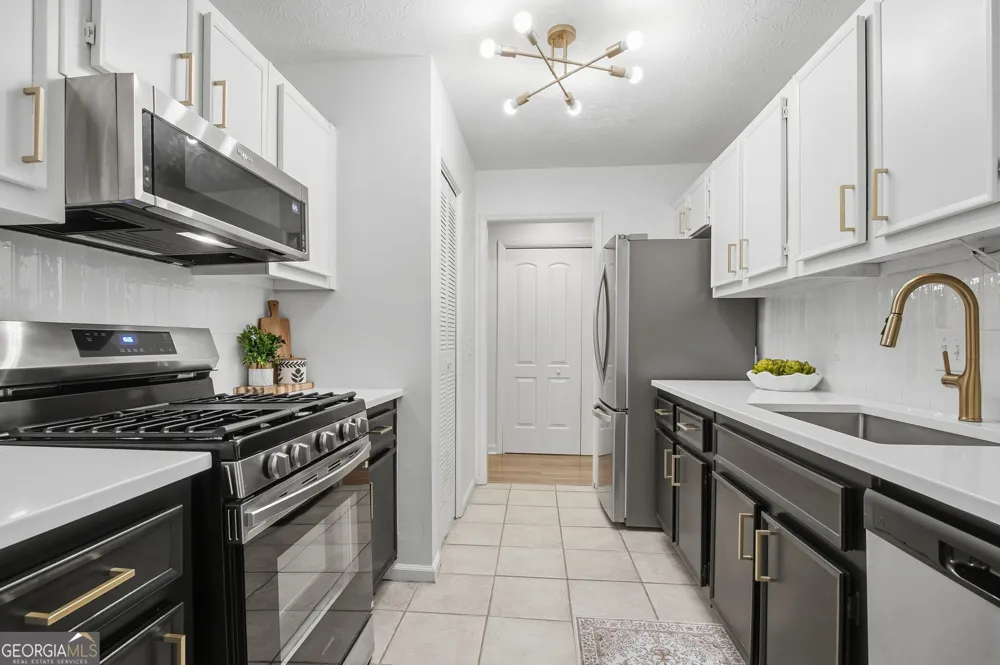 4013 Lake Pointe CIR Roswell, GA 30075