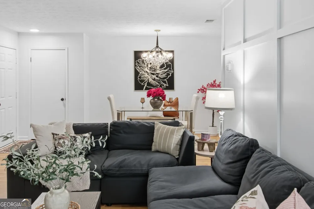 4013 Lake Pointe CIR Roswell, GA 30075