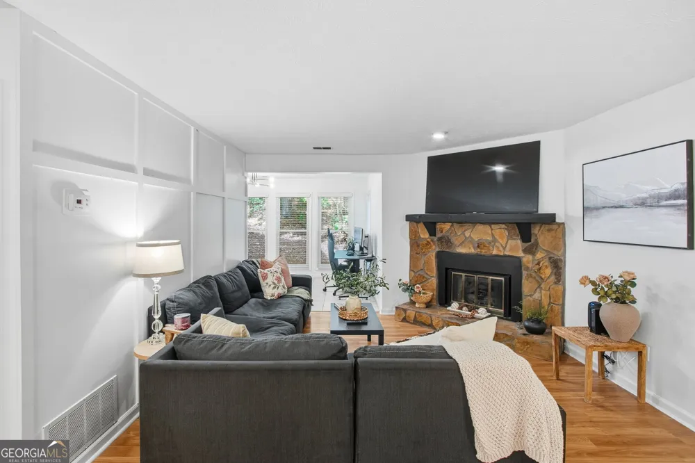 4013 Lake Pointe CIR Roswell, GA 30075