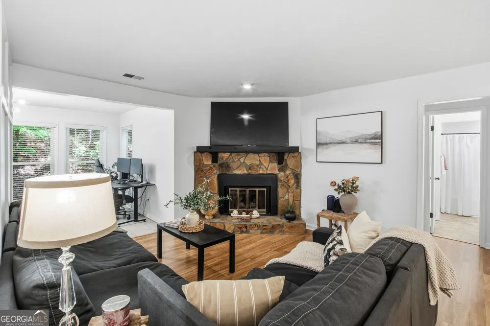 4013 Lake Pointe CIR Roswell, GA 30075