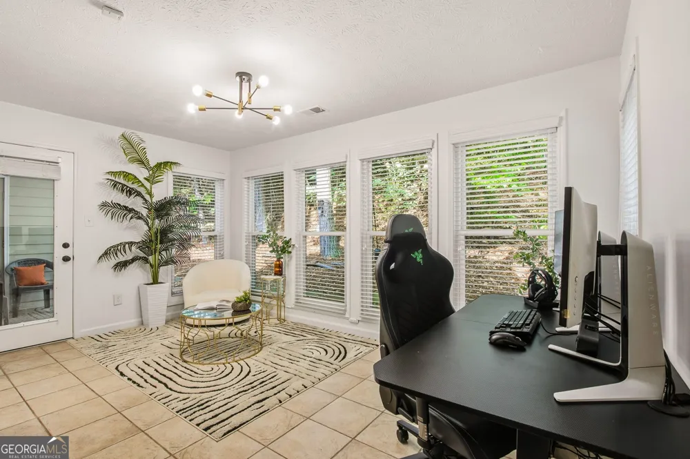 4013 Lake Pointe CIR Roswell, GA 30075