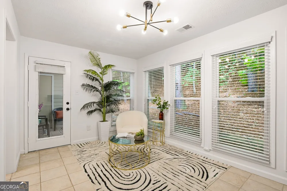4013 Lake Pointe CIR Roswell, GA 30075