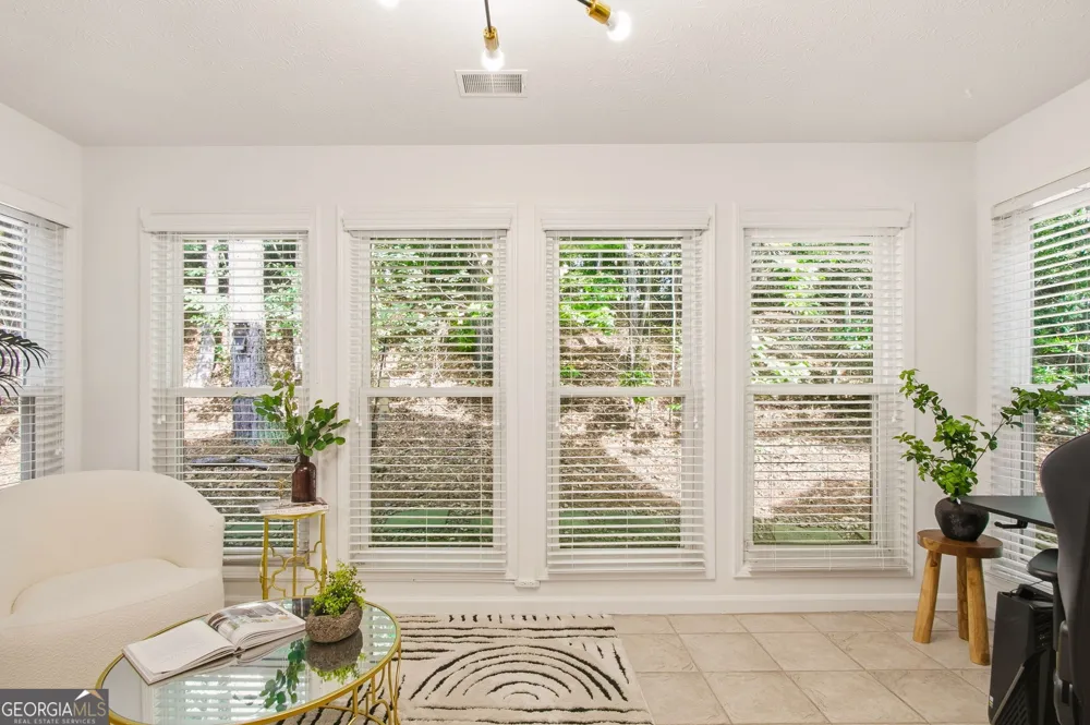 4013 Lake Pointe CIR Roswell, GA 30075