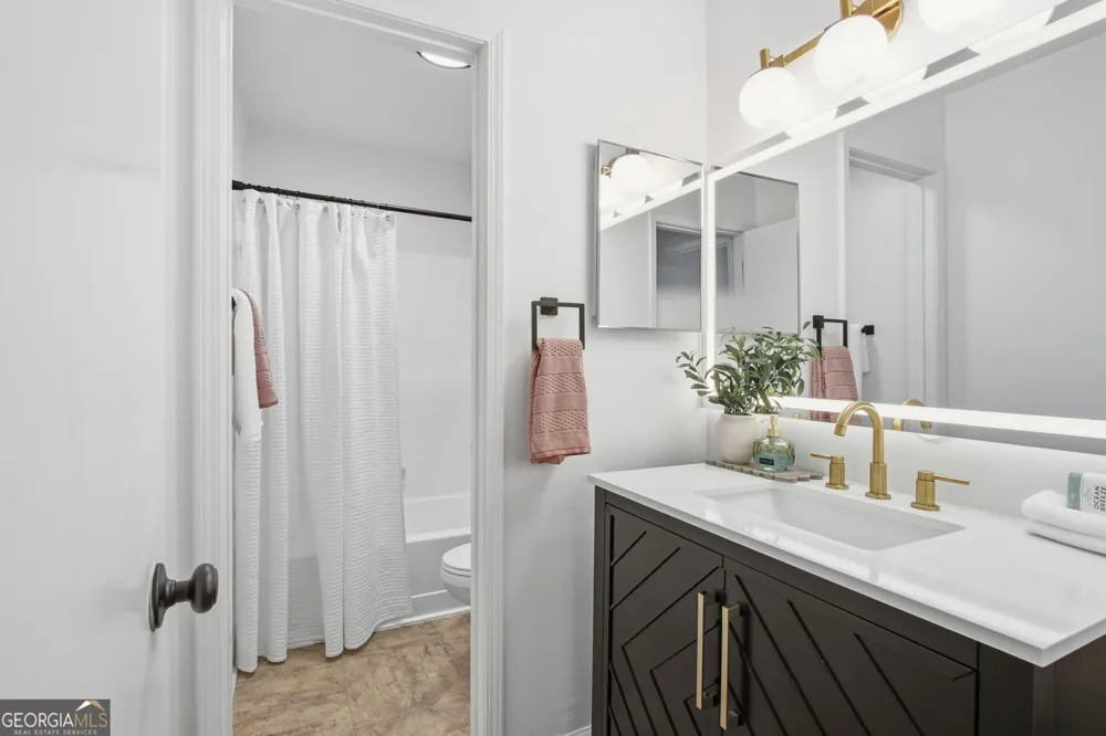 4013 Lake Pointe CIR Roswell, GA 30075