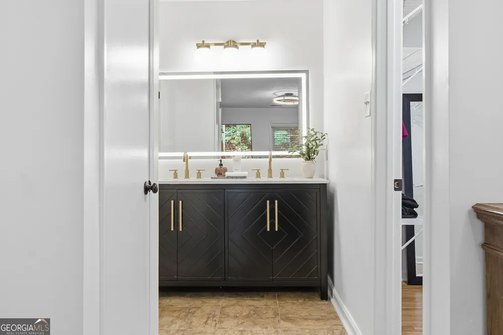 4013 Lake Pointe CIR Roswell, GA 30075