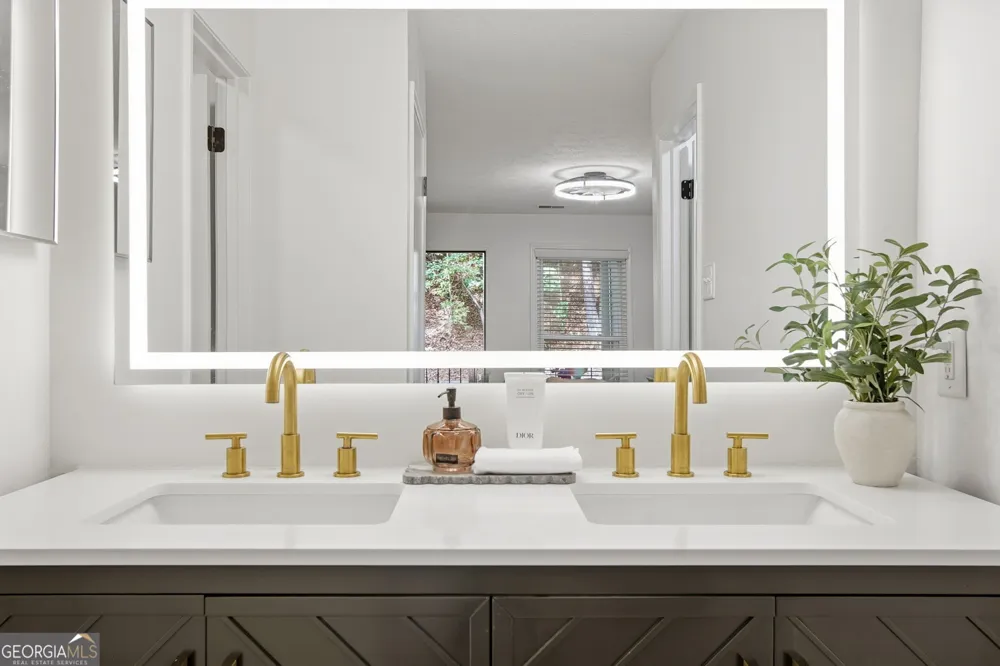 4013 Lake Pointe CIR Roswell, GA 30075