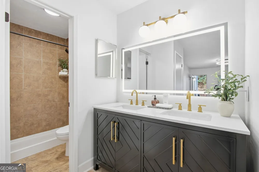 4013 Lake Pointe CIR Roswell, GA 30075
