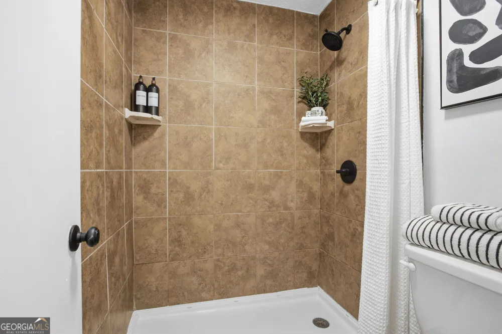 4013 Lake Pointe CIR Roswell, GA 30075