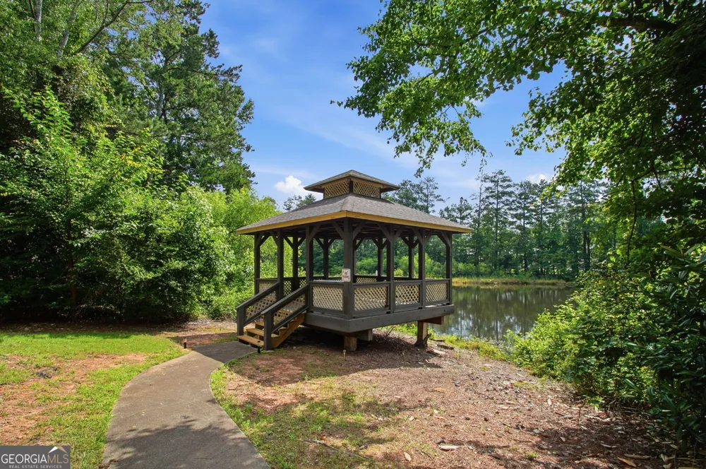 4013 Lake Pointe CIR Roswell, GA 30075