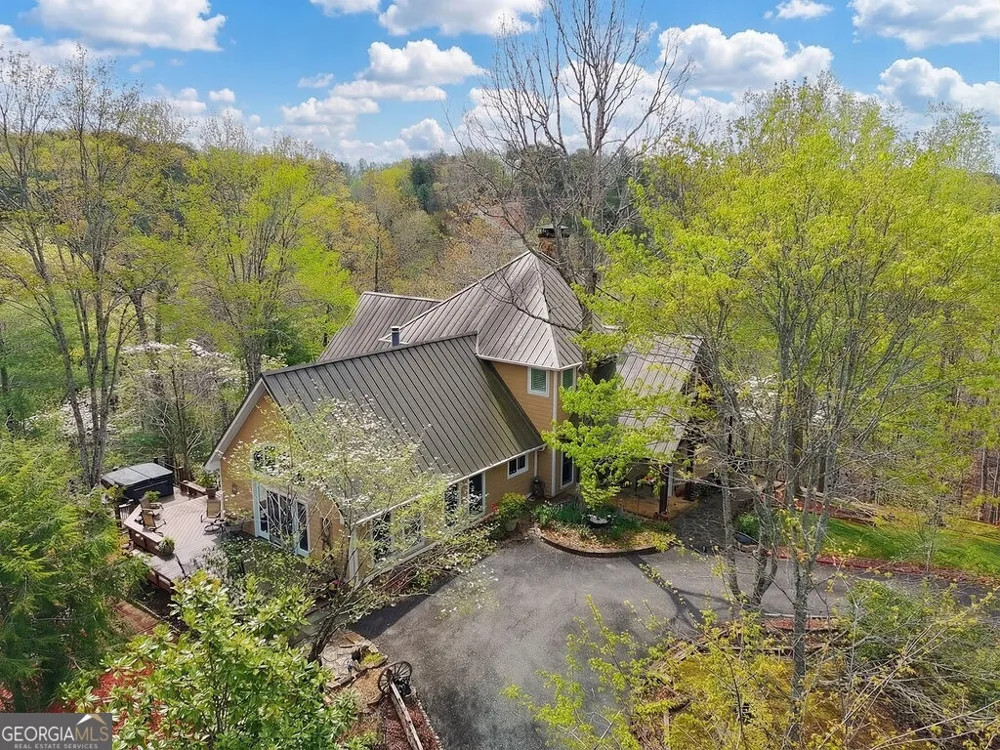 120 Bear Den RD Dahlonega, GA 30533
