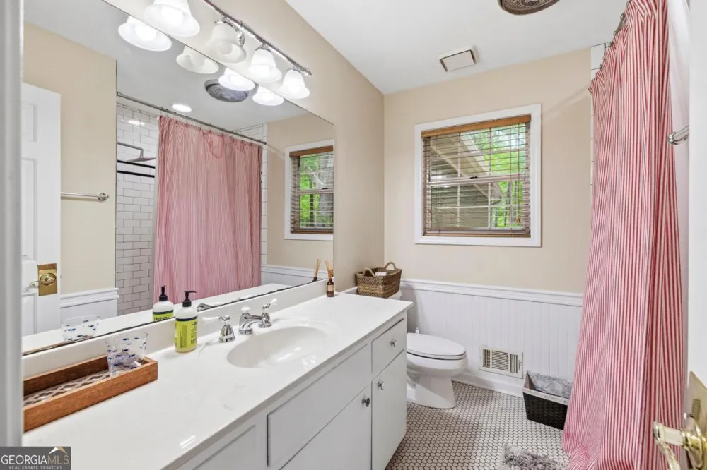 1010 Holmes DR White Plains, GA 30678
