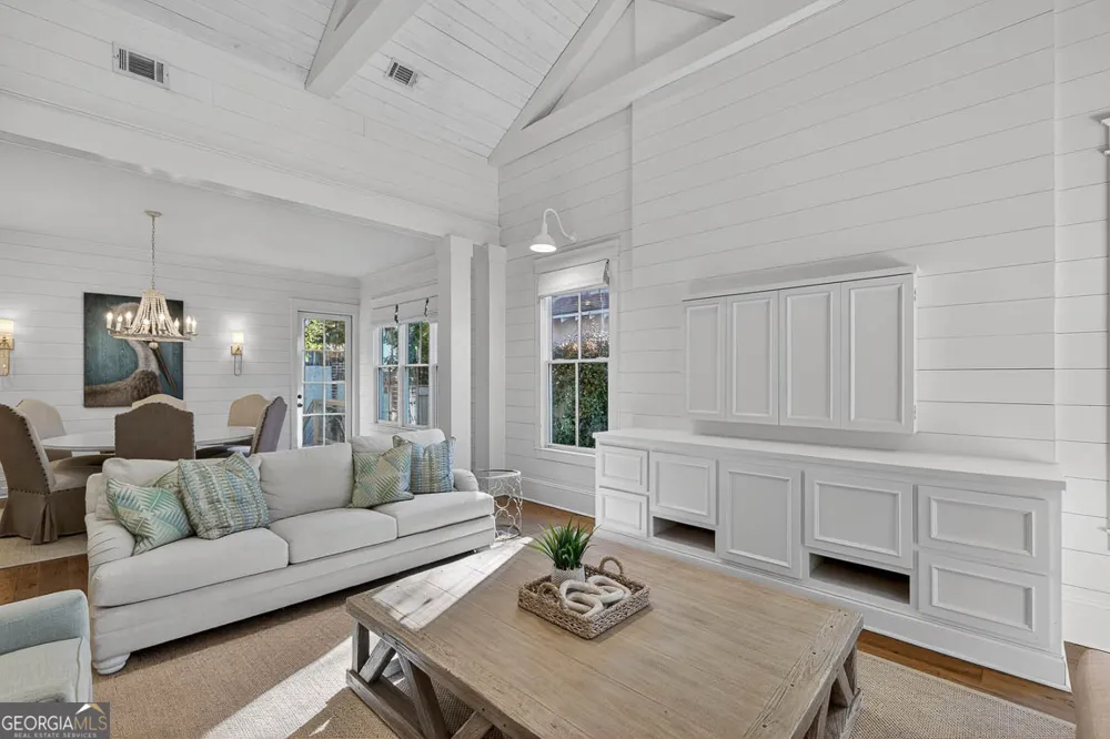 1030 Village Oaks Lane St. Simons, GA 31522