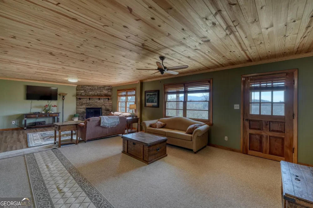 85 Chatuge Shores CIR Hayesville, NC 28904