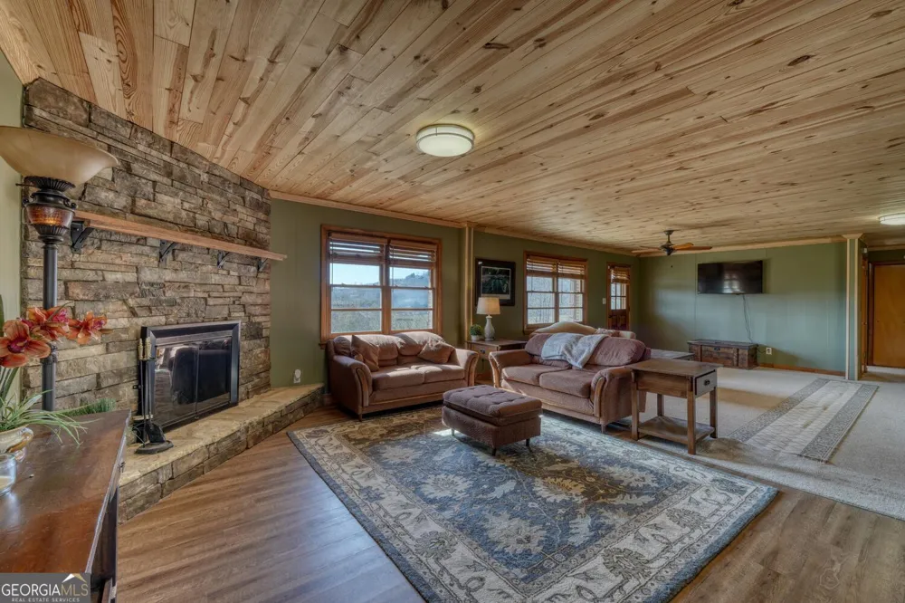 85 Chatuge Shores CIR Hayesville, NC 28904