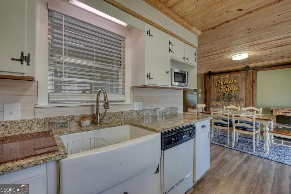 85 Chatuge Shores CIR Hayesville, NC 28904