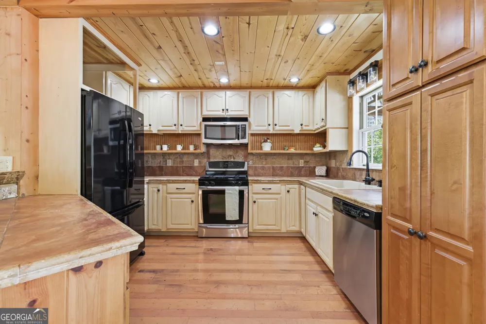 2685 Messer RD Young Harris, GA 30582