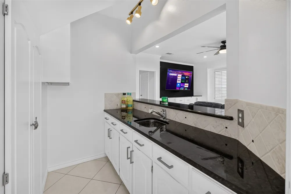 2805 Pine View Drive Grapevine, TX 76051