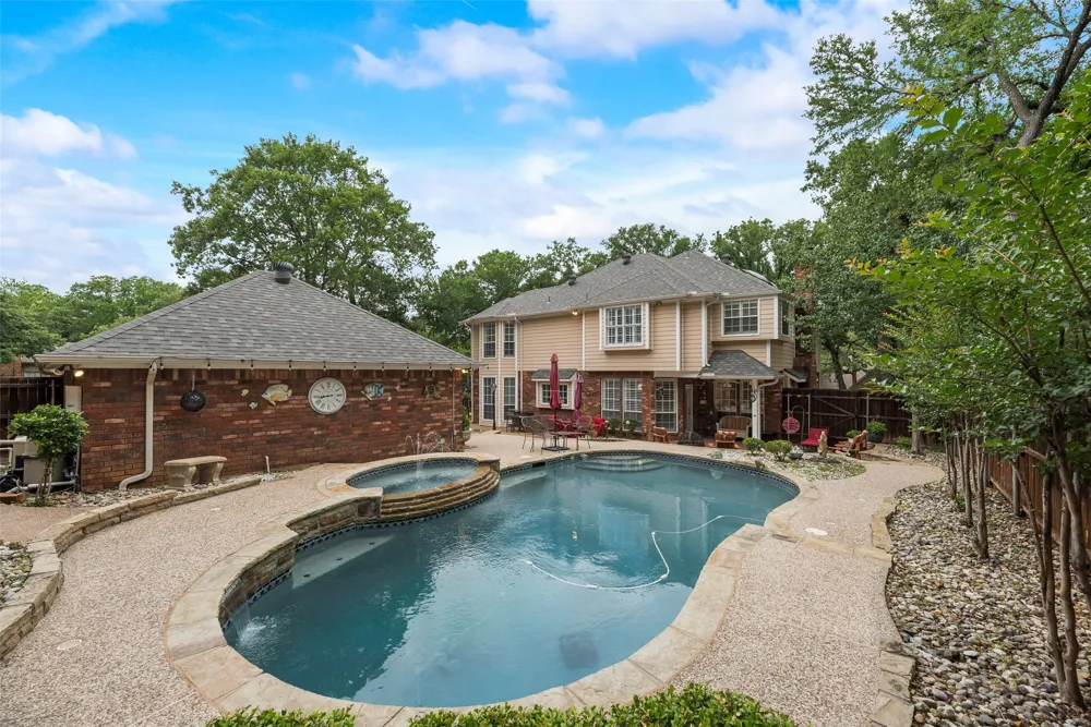 2805 Pine View Drive Grapevine, TX 76051