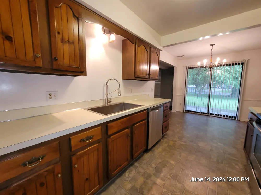 1048 Grenoble Lane Lansing City, MI 48917