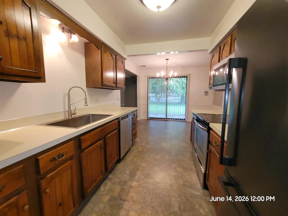1048 Grenoble Lane Lansing City, MI 48917