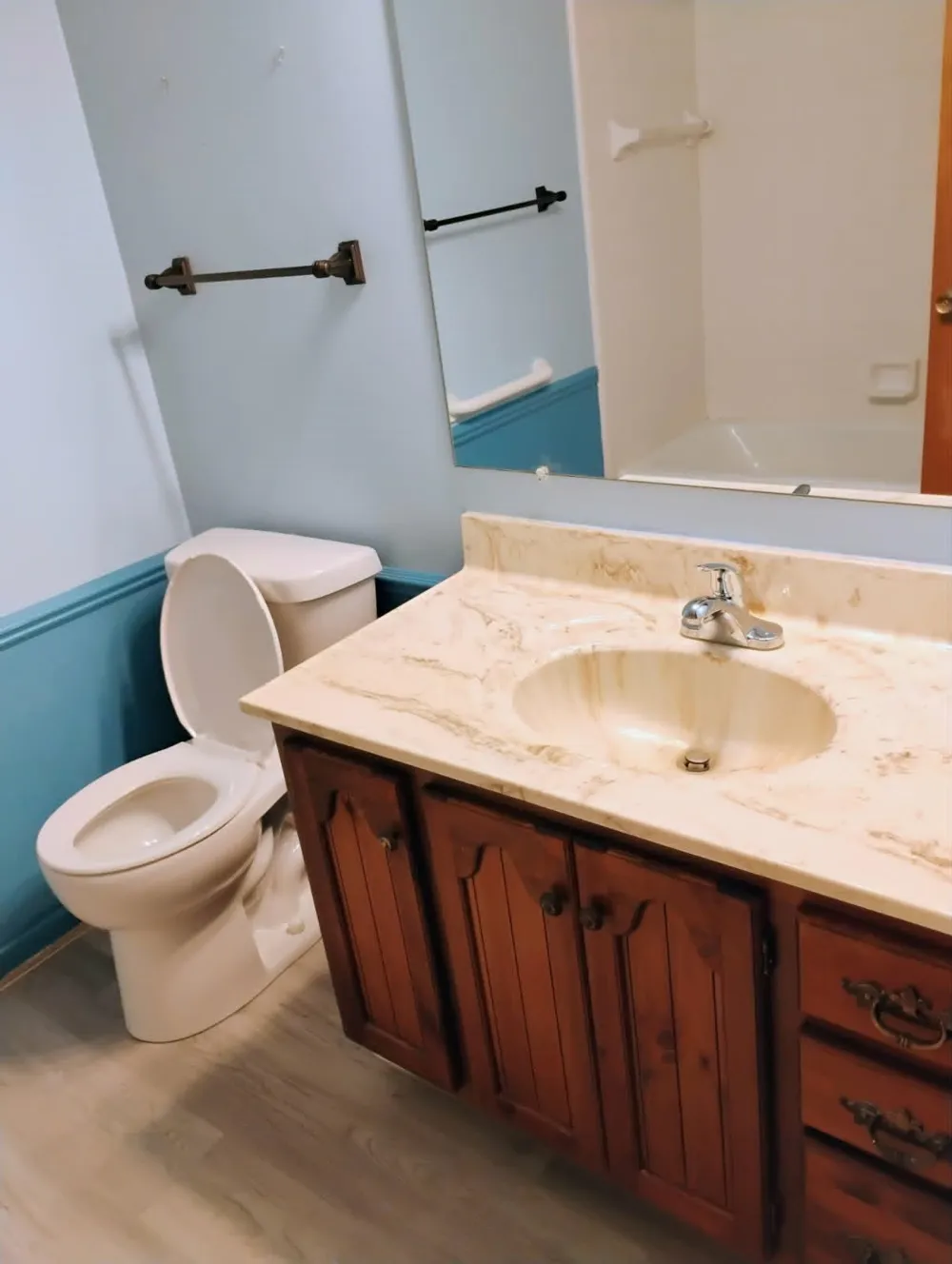 1048 Grenoble Lane Lansing City, MI 48917