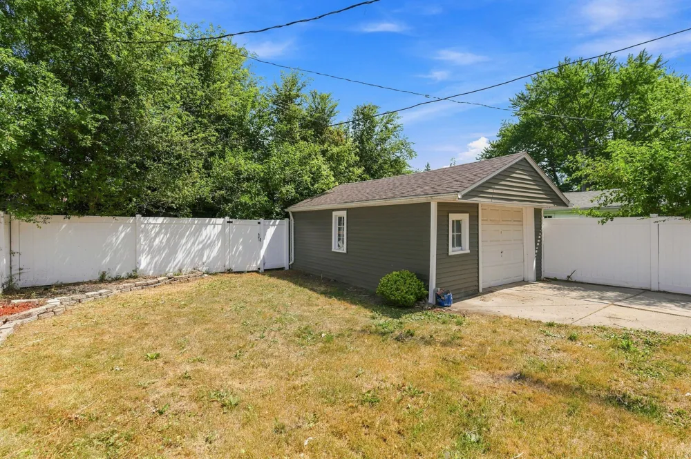 21211 Newcastle Road Harper Woods, MI 48225