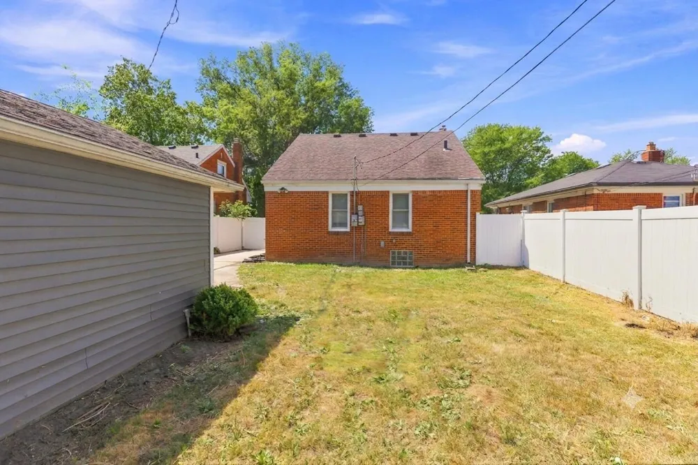 21211 Newcastle Road Harper Woods, MI 48225