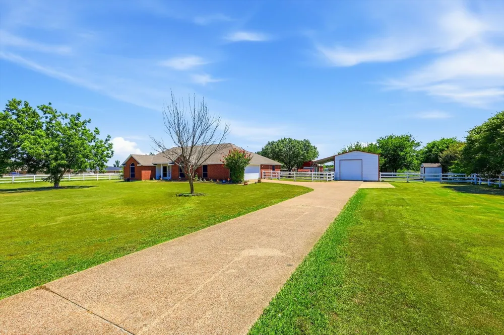 1328 Pierce Road Red Oak, TX 75154