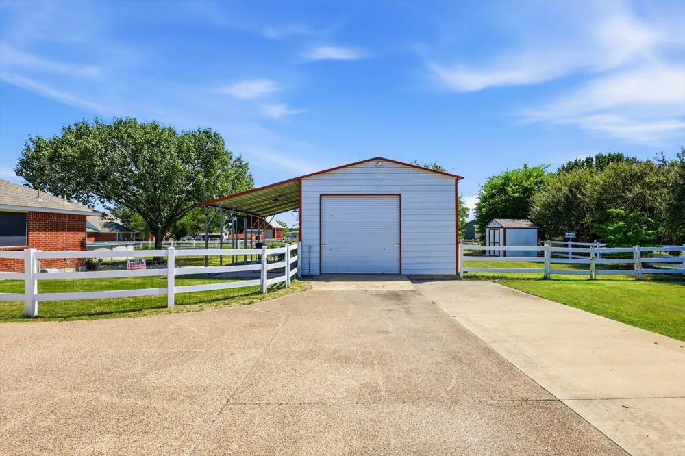 1328 Pierce Road Red Oak, TX 75154