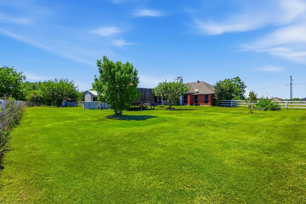 1328 Pierce Road Red Oak, TX 75154