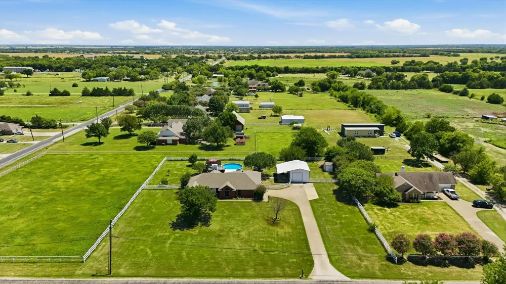 1328 Pierce Road Red Oak, TX 75154