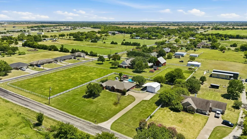 1328 Pierce Road Red Oak, TX 75154