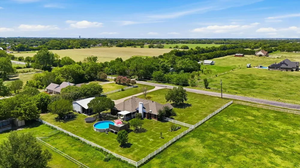 1328 Pierce Road Red Oak, TX 75154