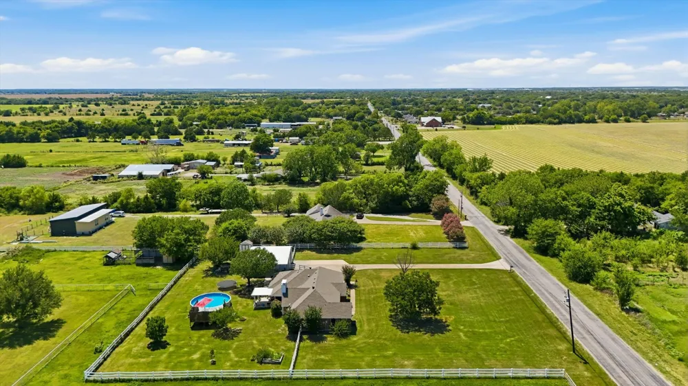 1328 Pierce Road Red Oak, TX 75154