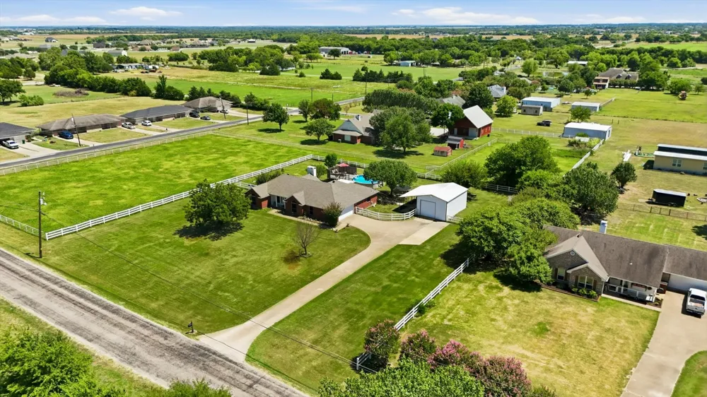 1328 Pierce Road Red Oak, TX 75154