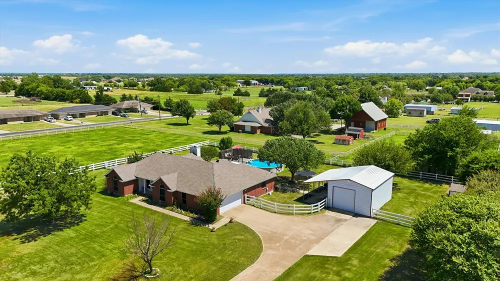 1328 Pierce Road Red Oak, TX 75154