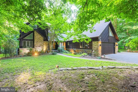 17 MONTVIEU COURT