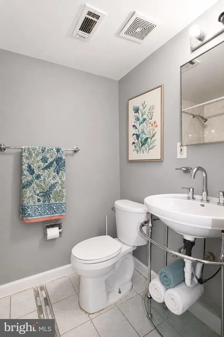 1329 ORREN NE #2 Washington, DC 20002