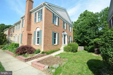 6153 SUMMER PARK LANE