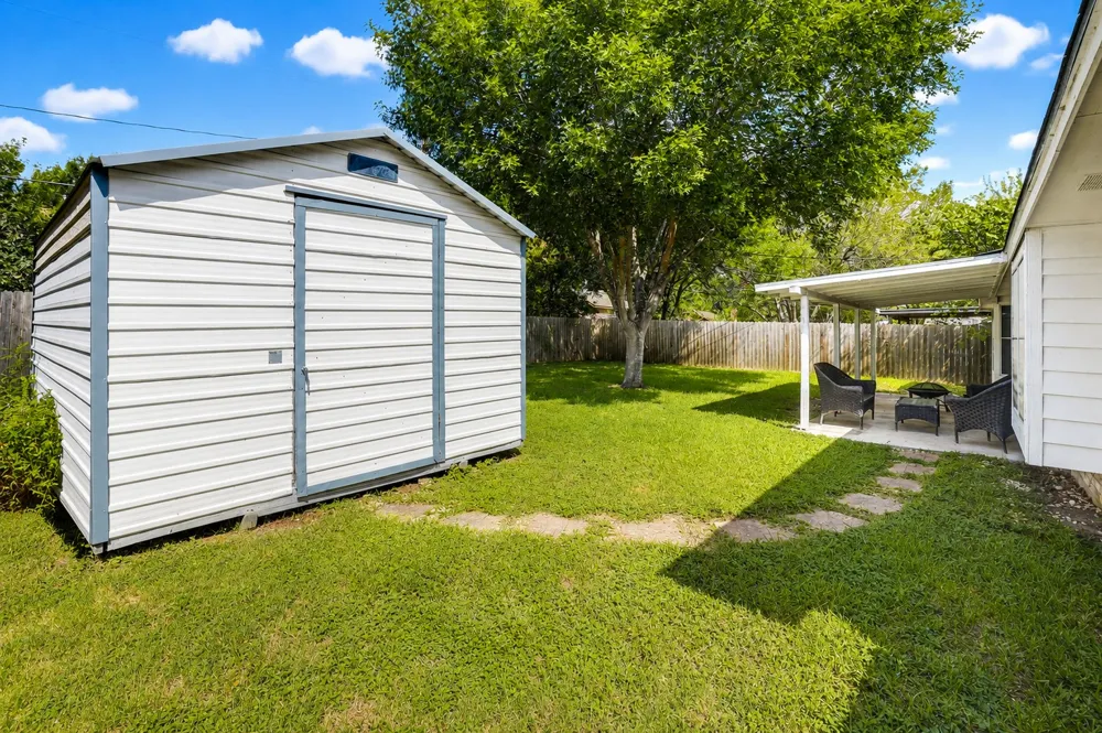1001 Travis Street Lockhart, TX 78644