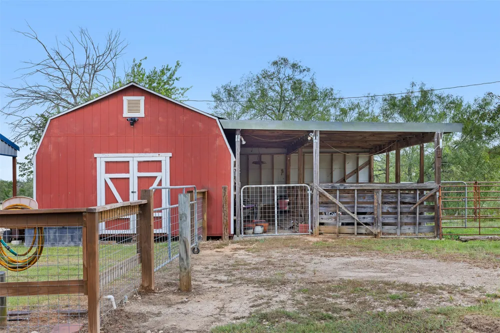577 Herron Trail McDade, TX 78650