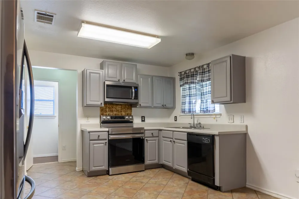 2209 Canvas Back Drive Taylor, TX 76574