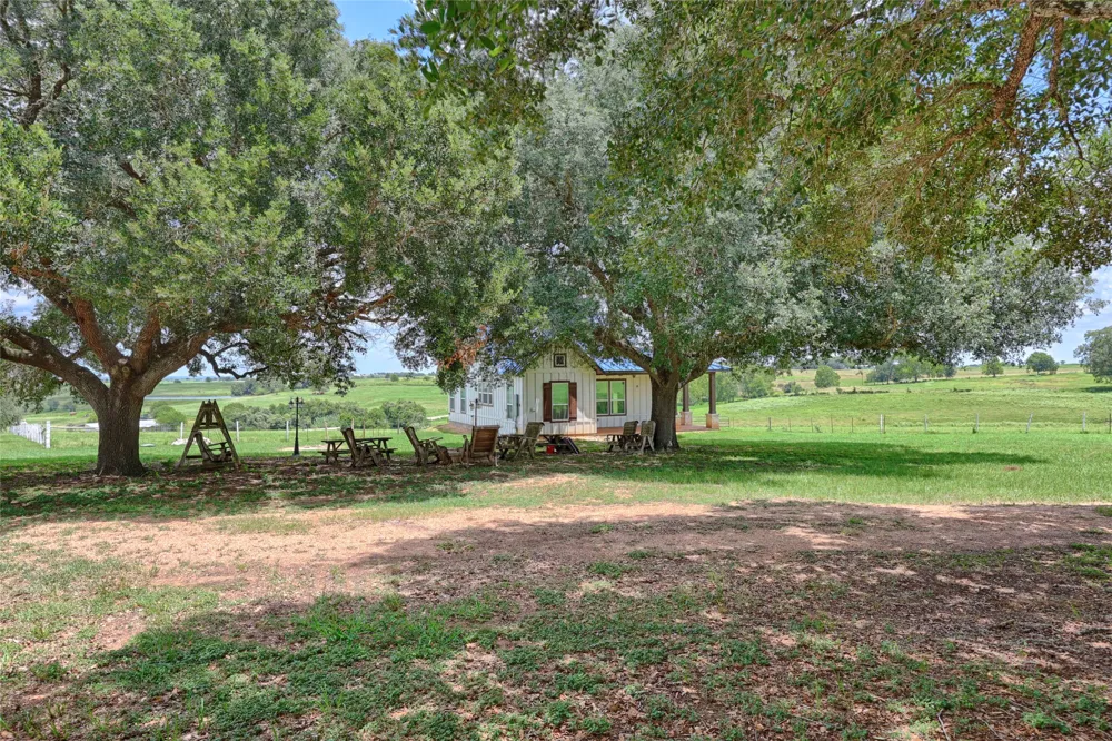 2610 FM 1965 La Grange, TX 78945