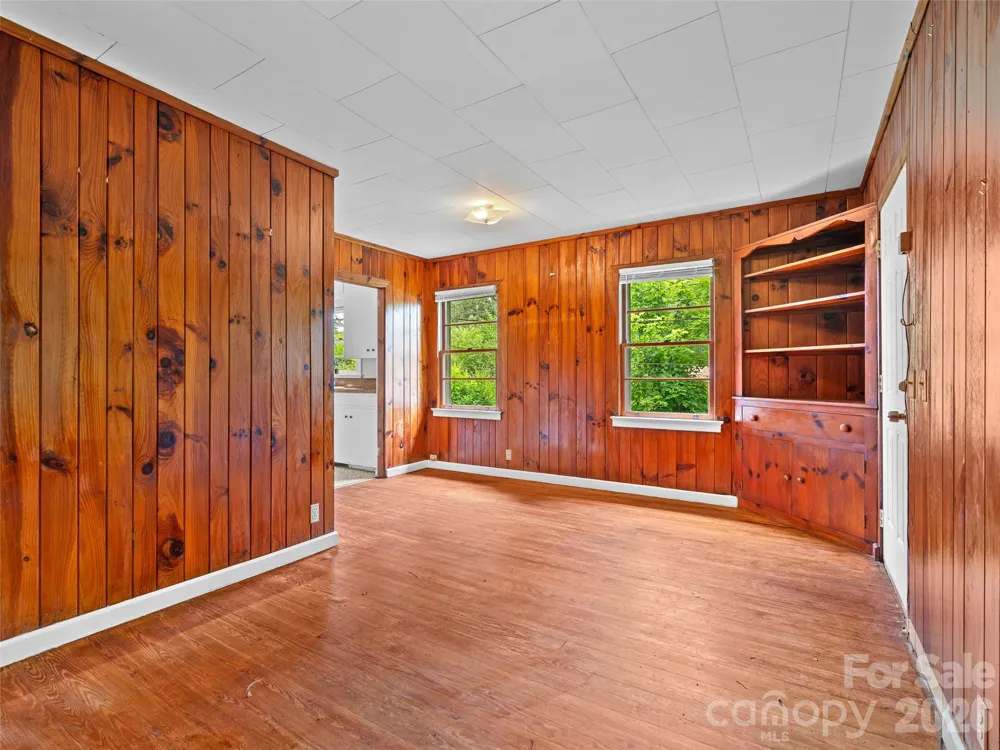 111-113 Stewart Street Hendersonville, NC 28792