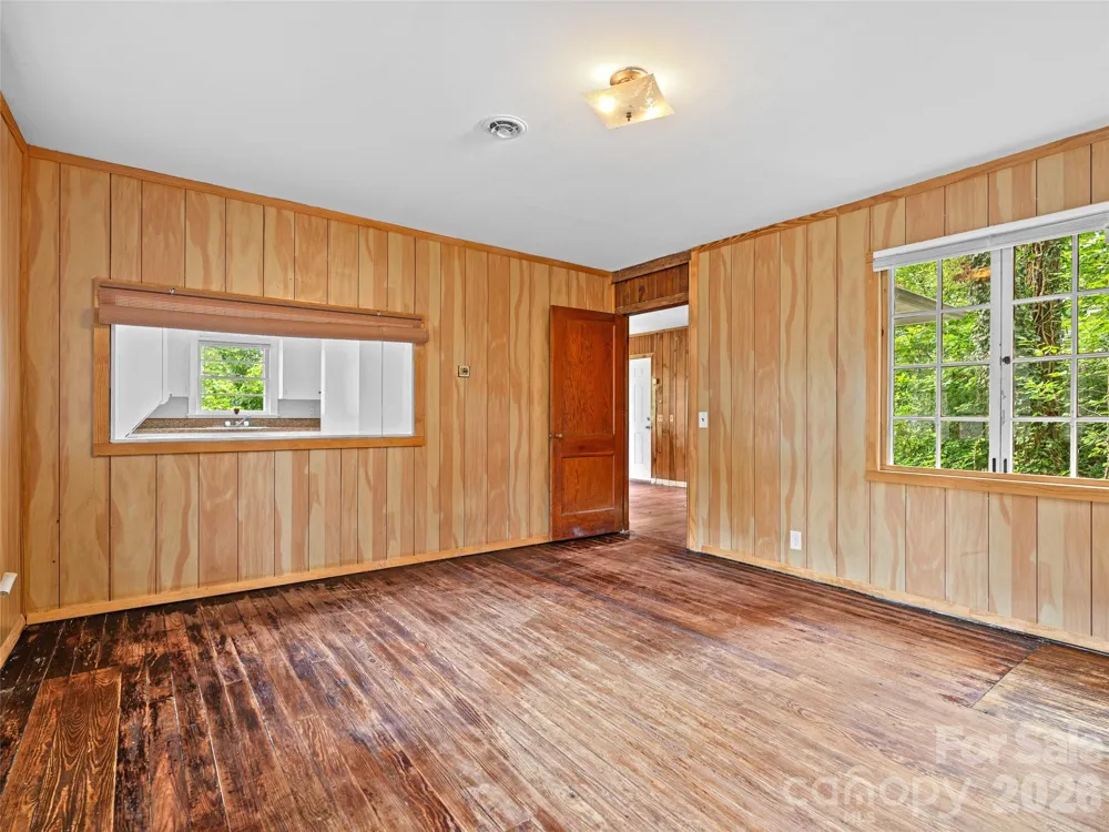 111-113 Stewart Street Hendersonville, NC 28792