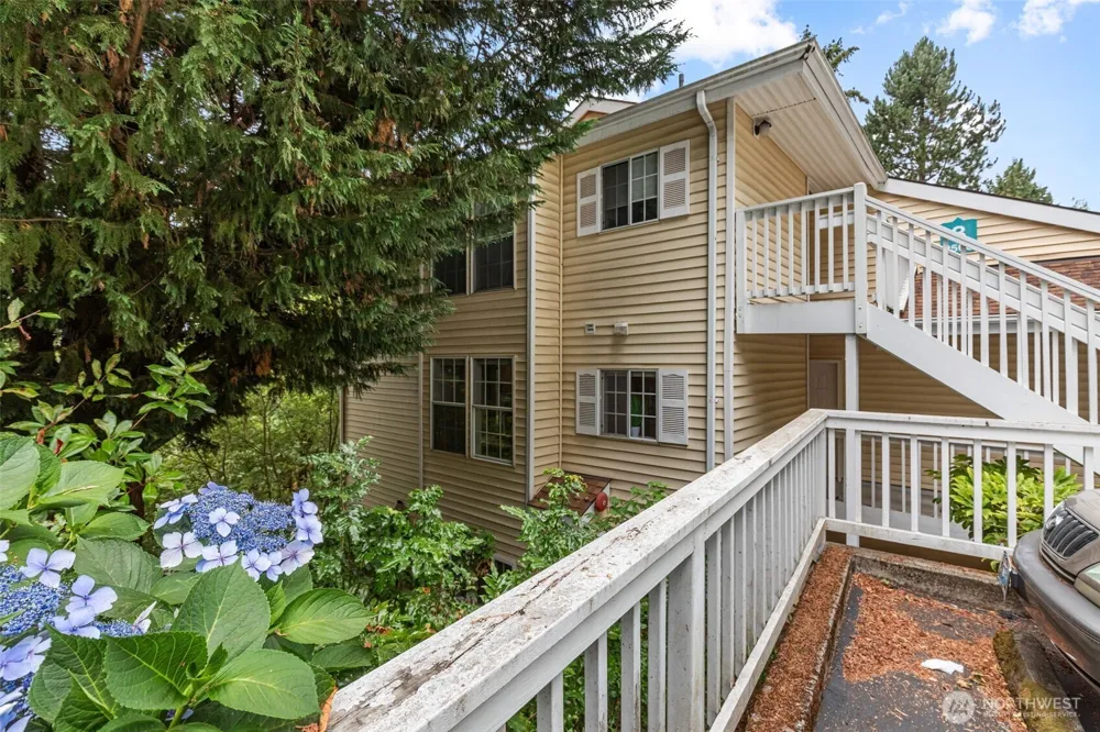 2560 118th Avenue SE #3-201 Bellevue, WA 98005