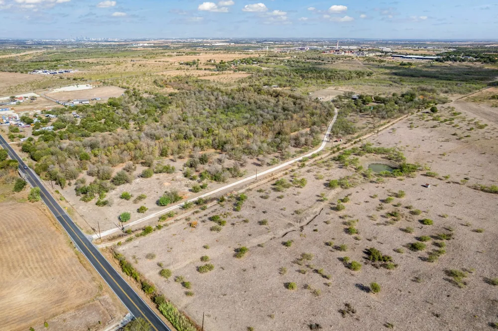 13800 Hokanson Road Del Valle, TX 78617
