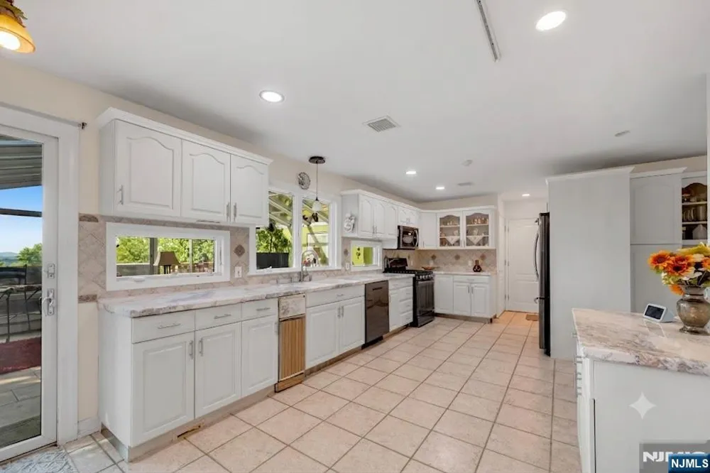 703 Stewart Street Ridgefield, NJ 07657