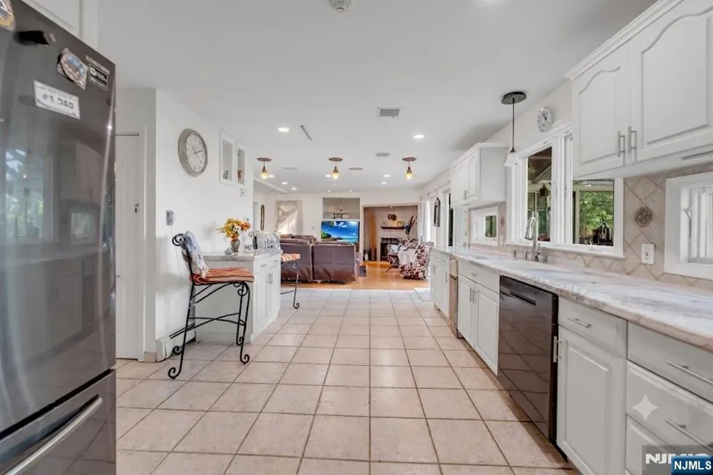 703 Stewart Street Ridgefield, NJ 07657